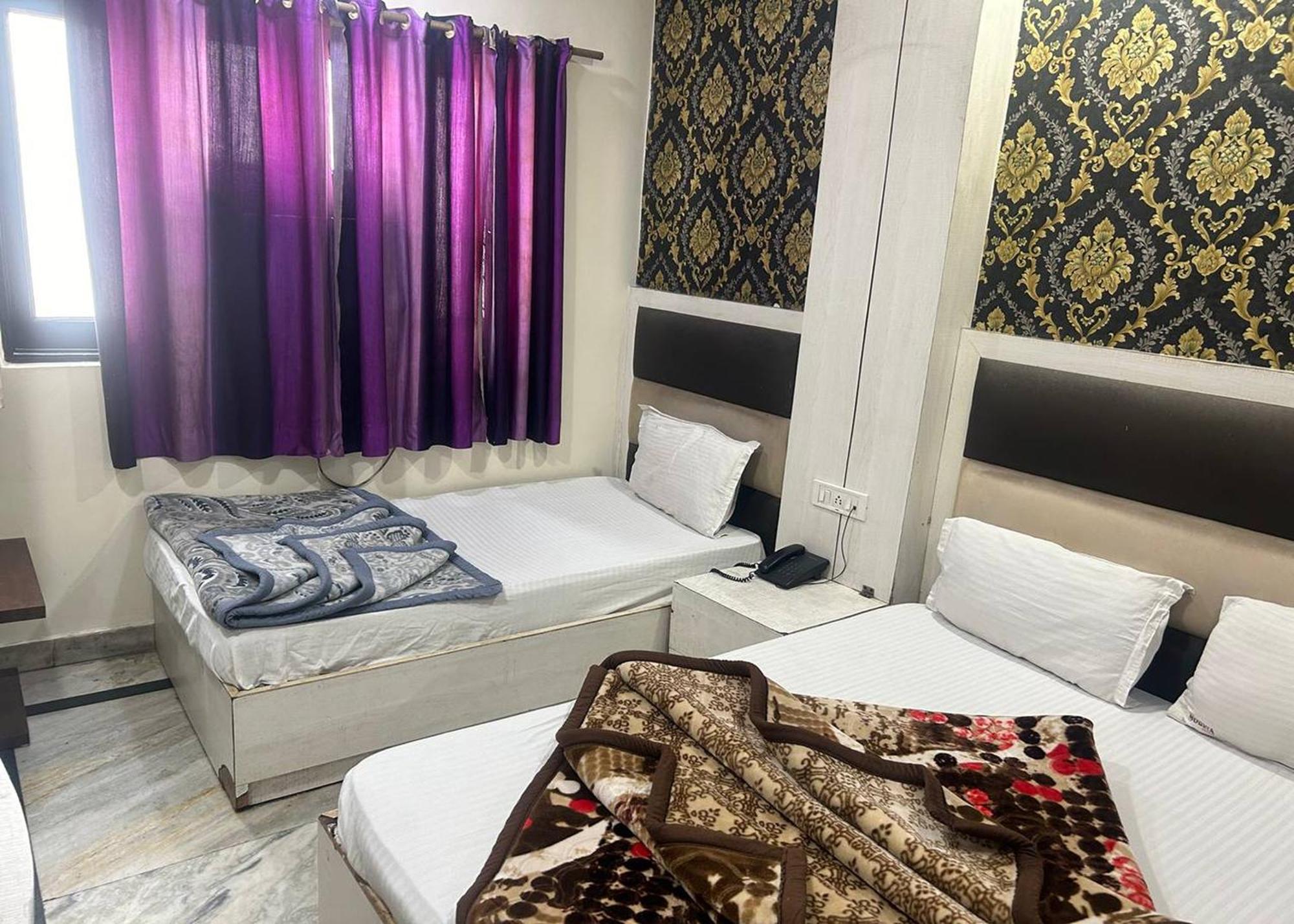 Mourya Deluxe Hotel